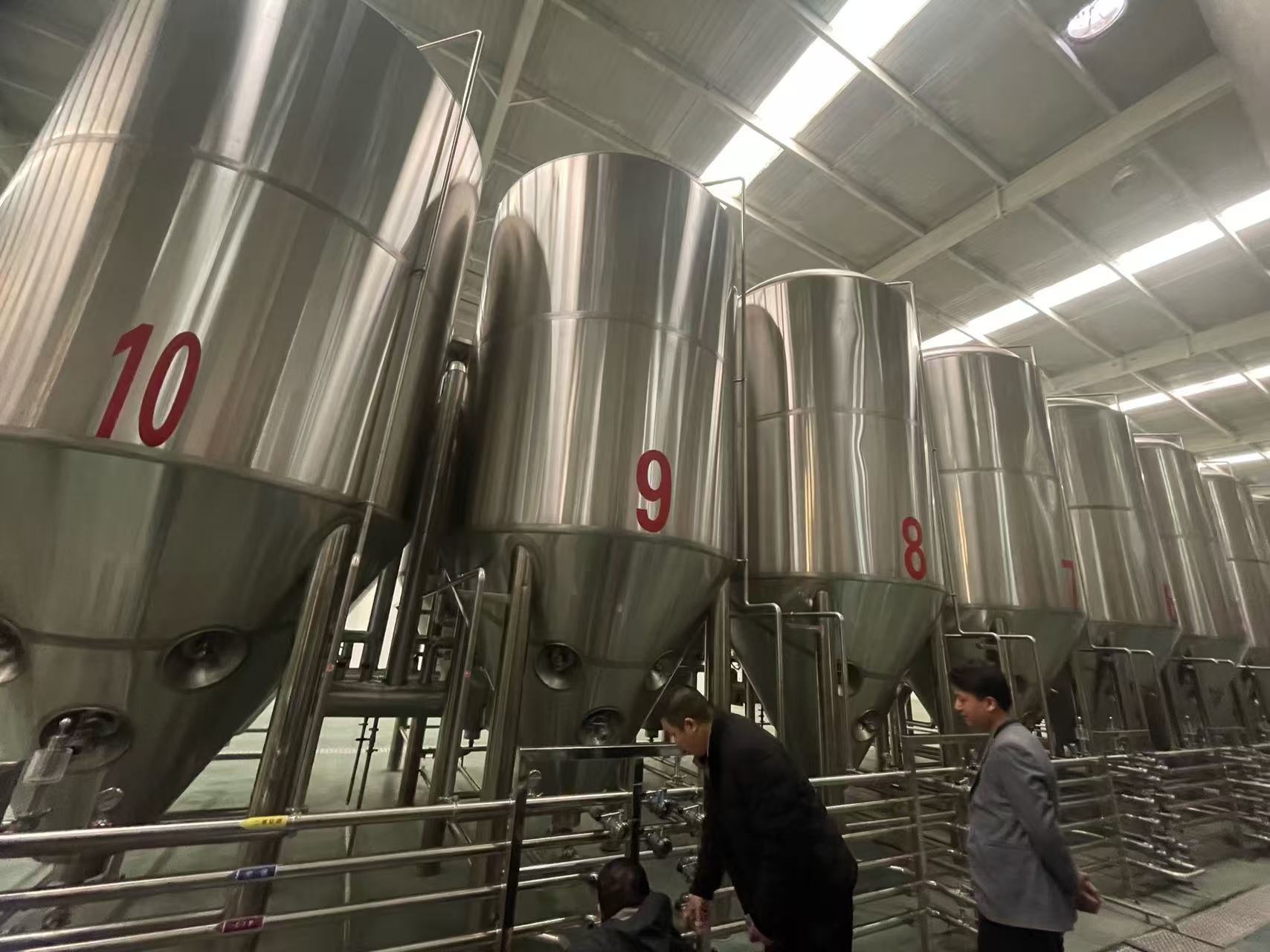 灵丘精酿啤酒设备厂—平面布置、设备设计、制造、调试、培训等一条龙服务